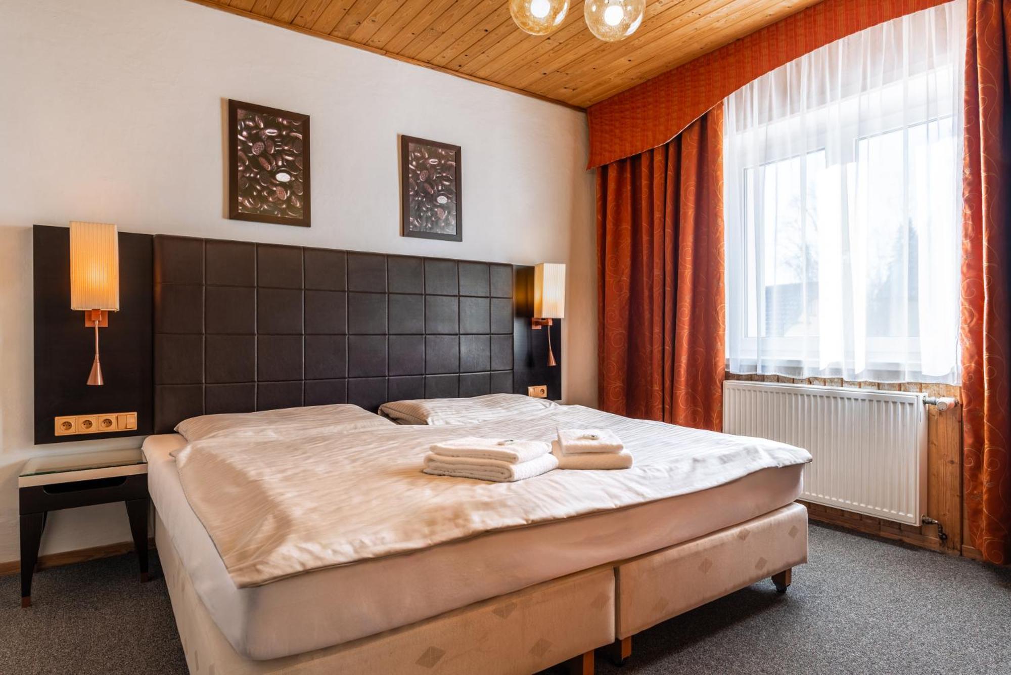 Hotel Schwarz Nové Hamry Esterno foto