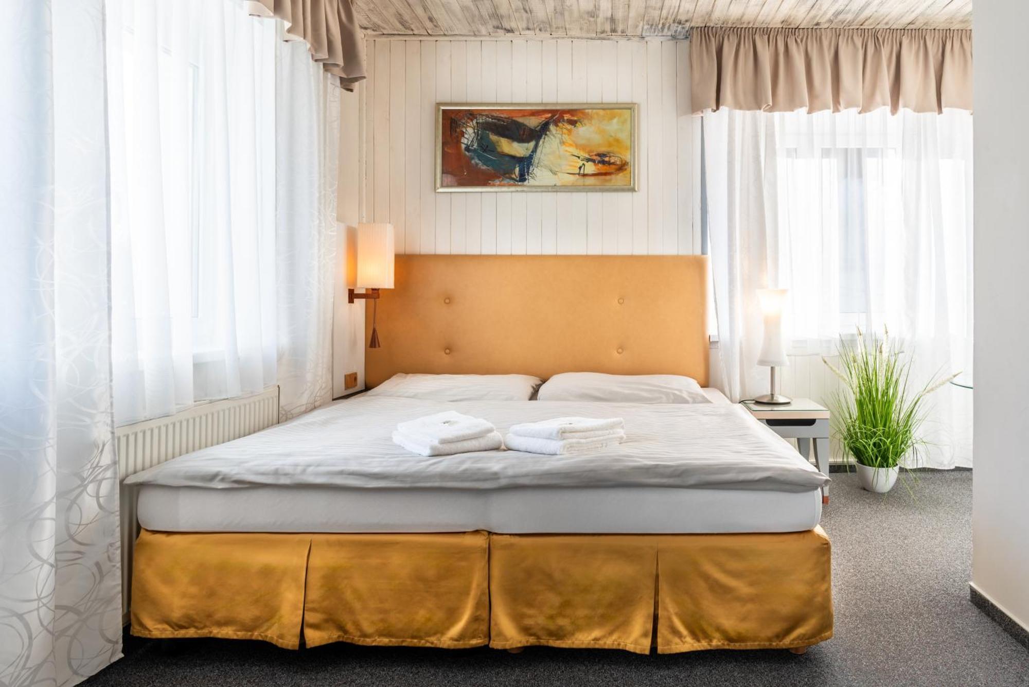 Hotel Schwarz Nové Hamry Esterno foto