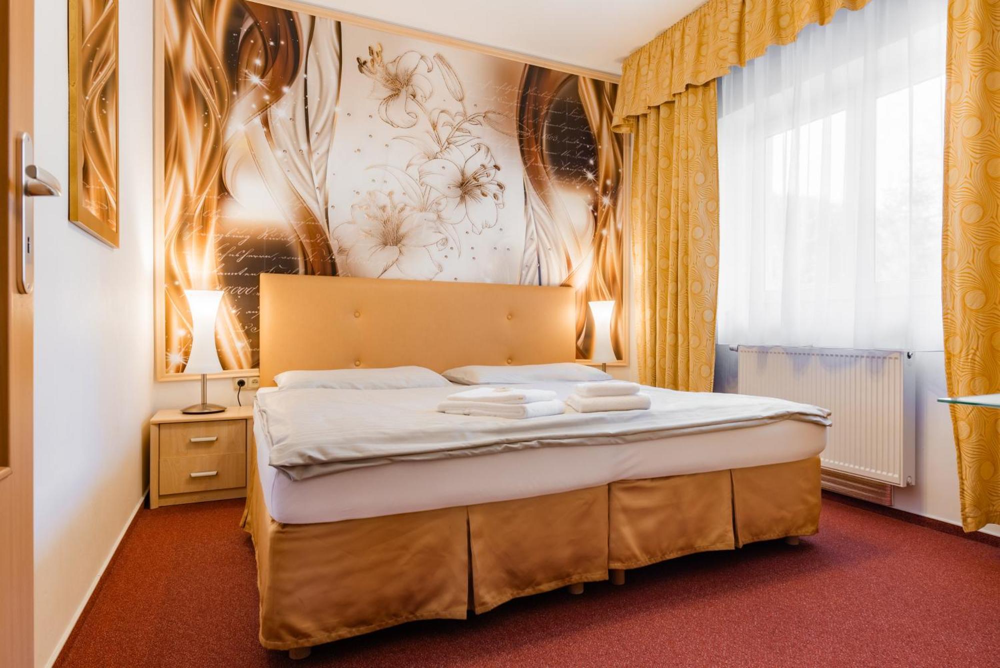 Hotel Schwarz Nové Hamry Esterno foto