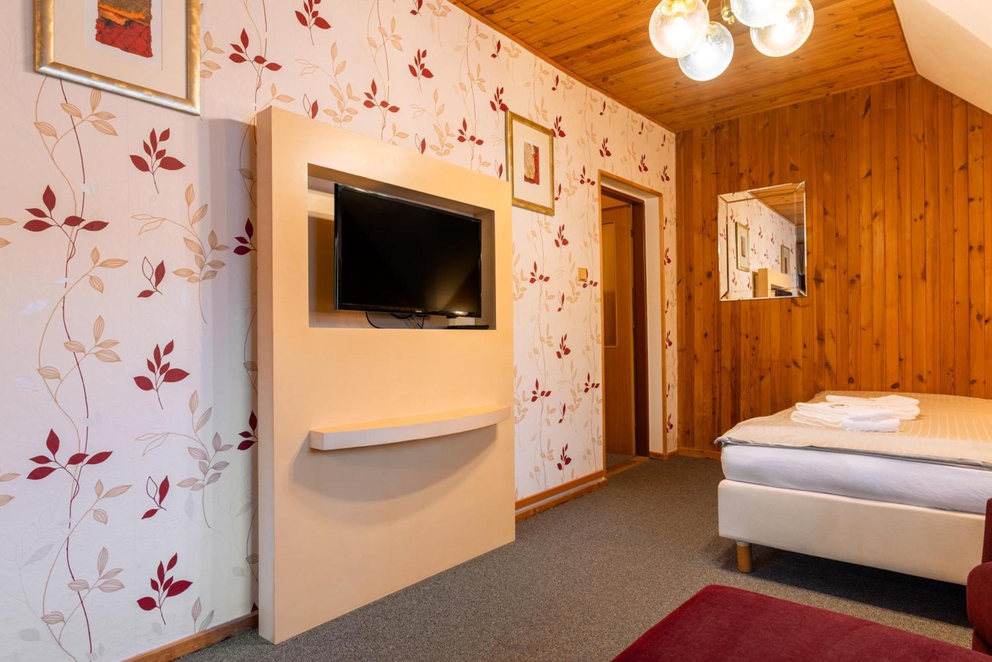 Hotel Schwarz Nové Hamry Esterno foto