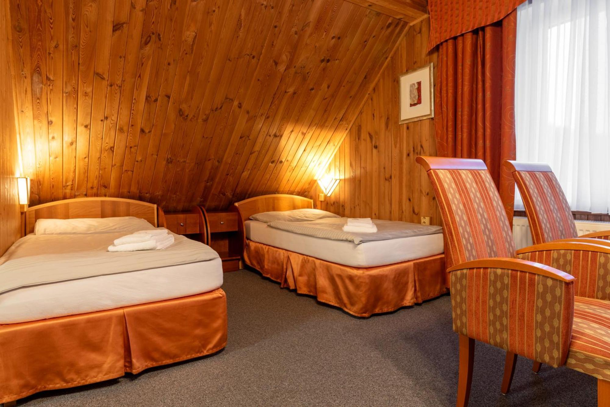 Hotel Schwarz Nové Hamry Esterno foto